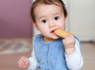 Сухарики, печенье и сушки в питании детей