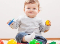 Ребенку 10 месяцев: особенности физического и психического развития