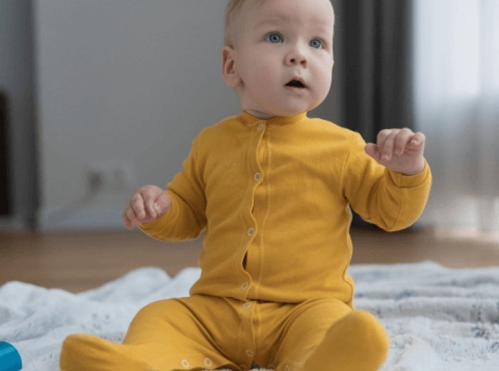 Почему ребенок в 8 месяцев не сидит: причины и рекомендации