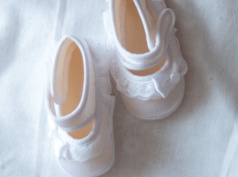 Как выбрать обувь для ребенка: первые ботиночки или сандалики