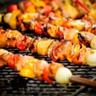 Шашлычки из мяса индейки, цуккини и черри Шашлычки из мяса индейки, цуккини и черри